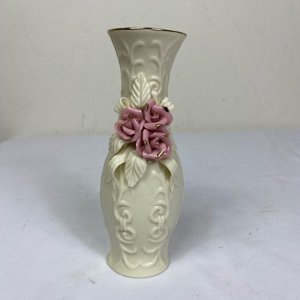 Elegant Ivory Porcelain vase w/pink roses and gold trim